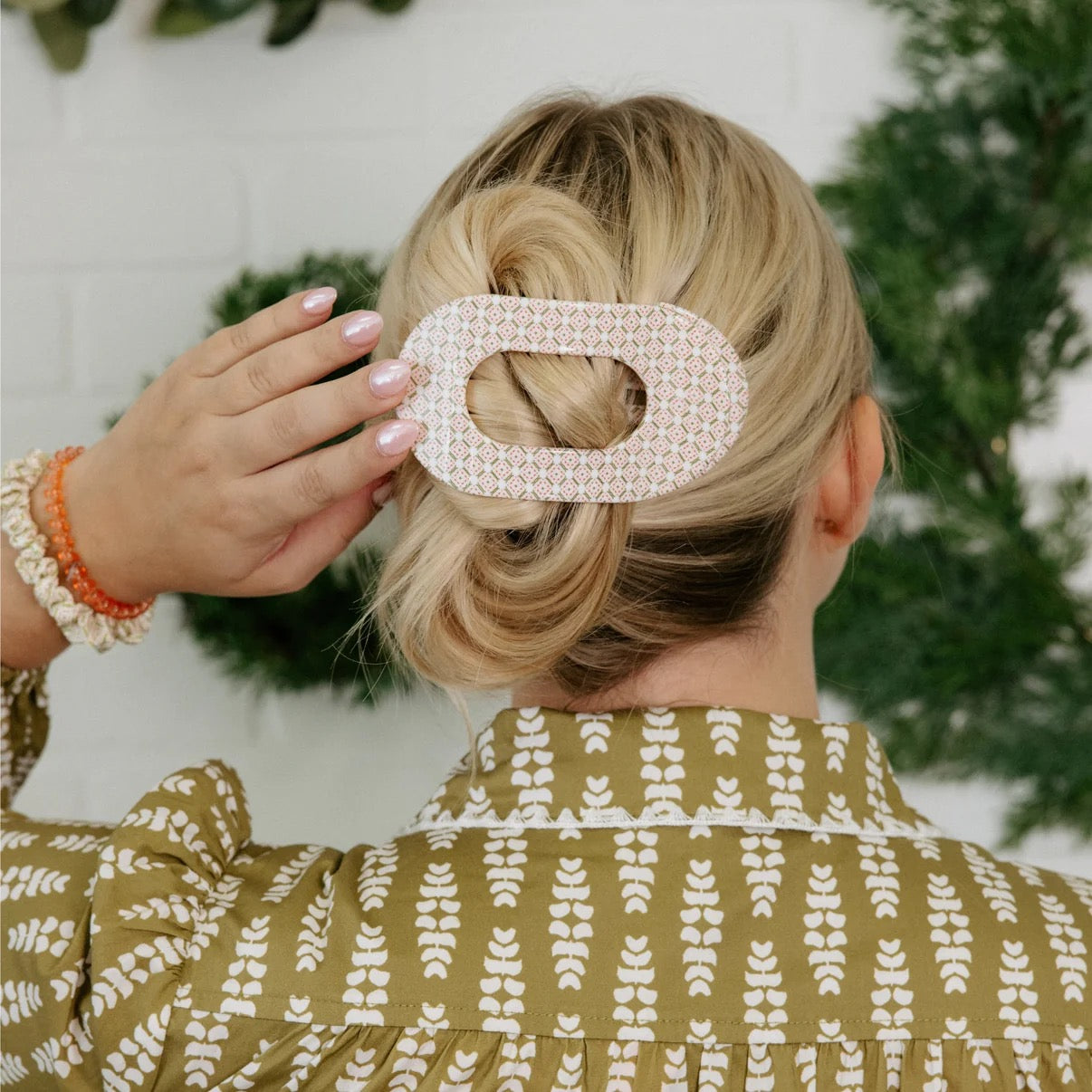 Pine & Pearl Flat Round Hair Clip